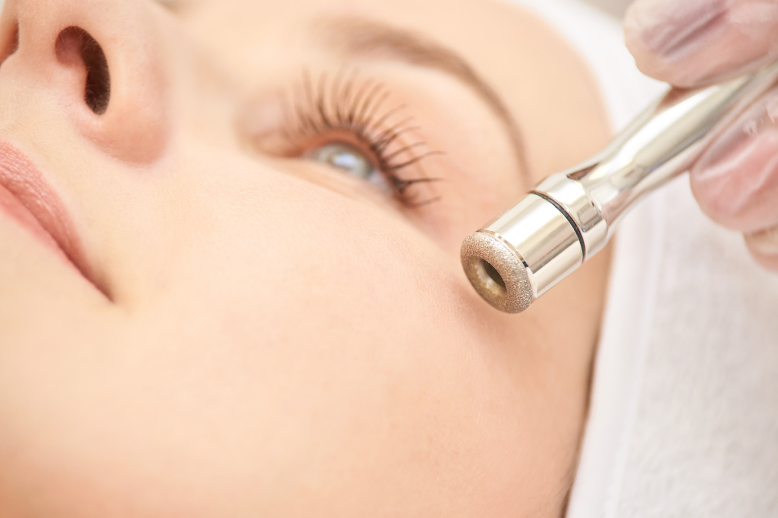Soin visage par Microdermabrasion | Brin de Beauté Annecy