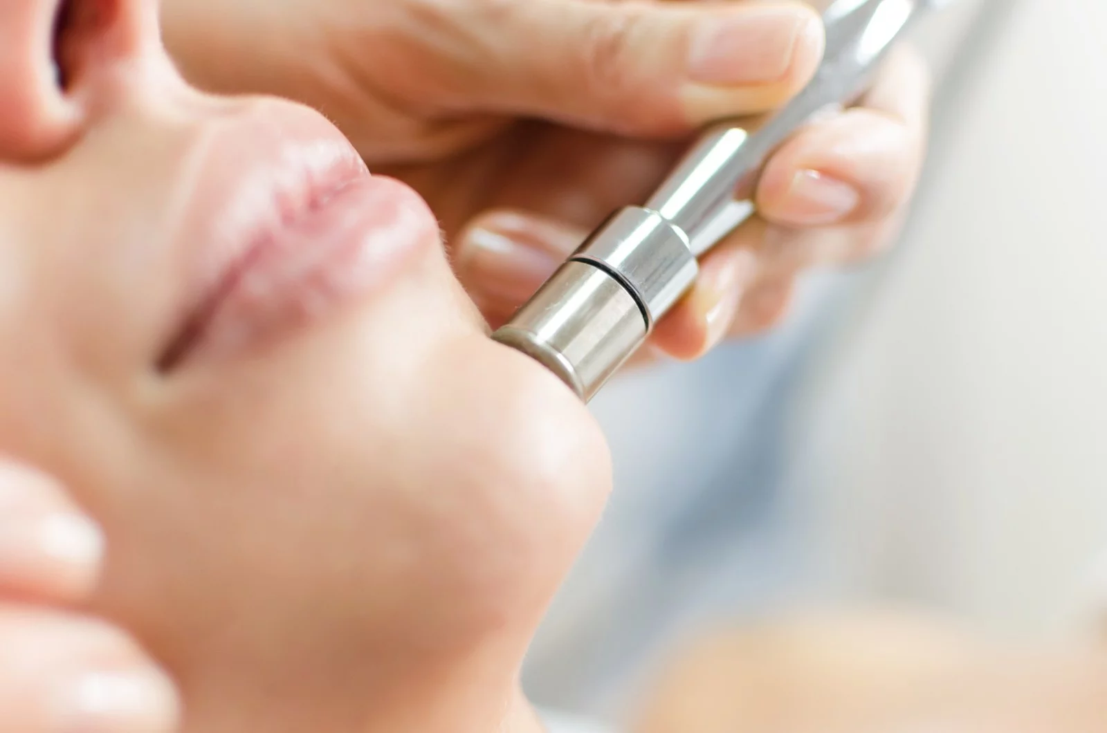 Diamond,Microdermabrasion,,Peeling,Cosmetic.,Woman,During,A,Microdermabrasion,Treatment,In